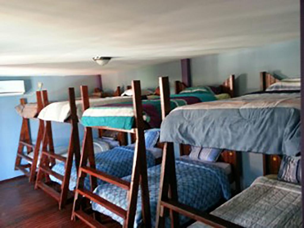 La Delphina Bed And Breakfast Bar And Grill Ла-Сейба Экстерьер фото